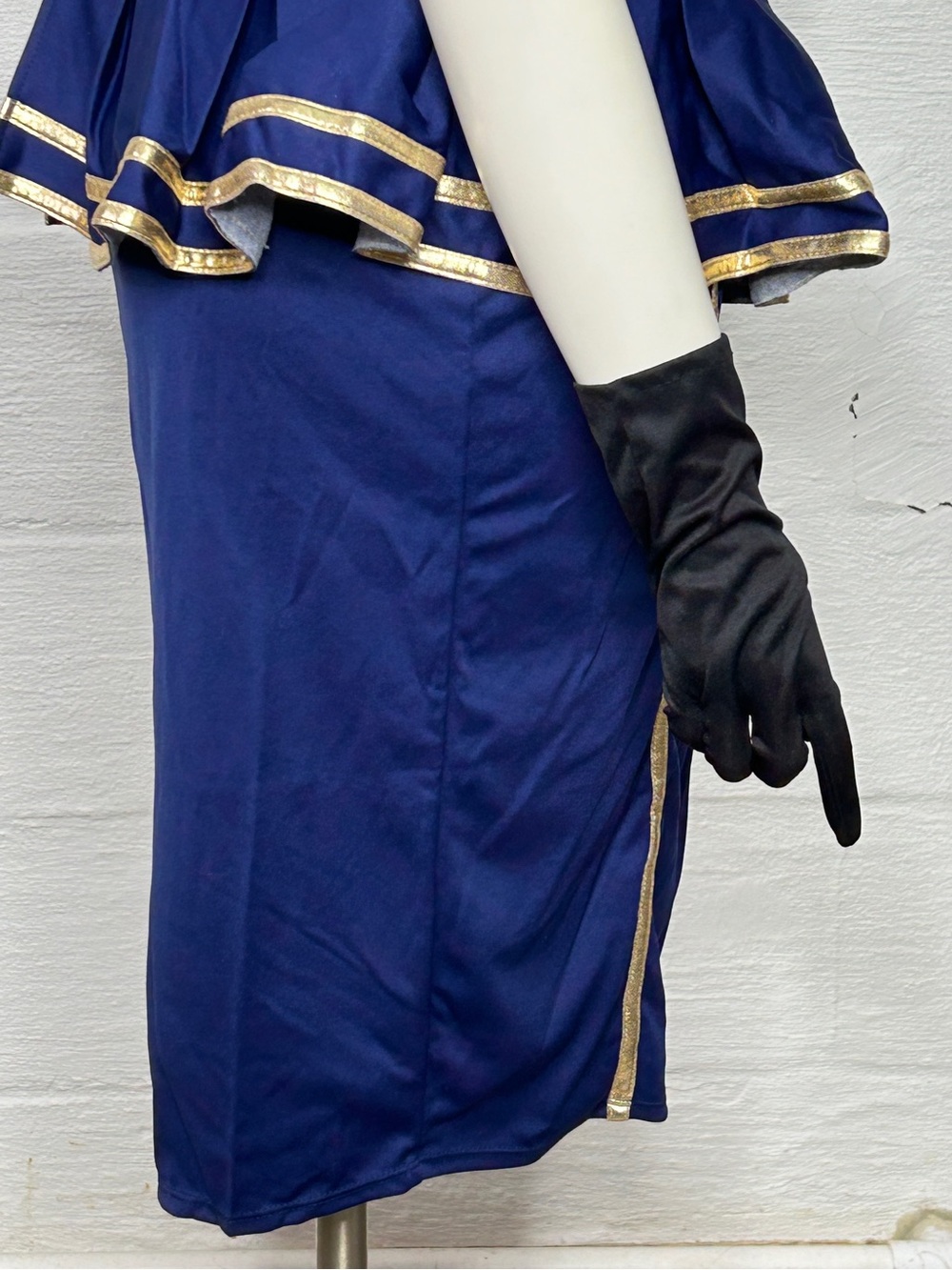Leg Avenue Friendly Skies Flight Attendant 1X/2X Plus Halloween Costume - Picture 16 of 16